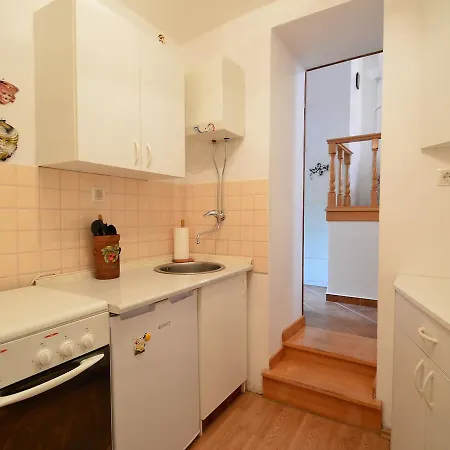 Apartamento Zvonko-1 By Interhome