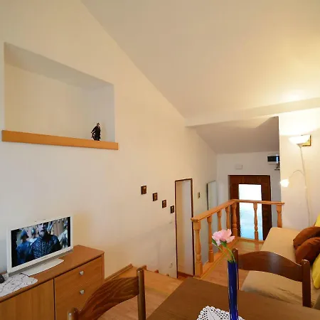 Apartamento Zvonko-1 By Interhome *